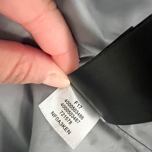 THE NORTH FACE Women's Thermoball™ Trekker Jacket Gray Sz M - Picture 9 of 9